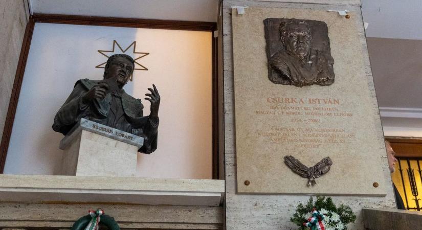 Az egyetlen helyes politikai iránytű a magyar nemzeti érdekek kérlelhetetlen képviselete – emléktáblát kapott Csurka István
