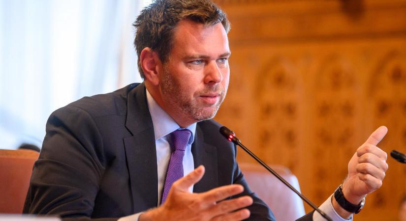 Vitézy Dávid szerint a pótlóbusz lett a Lázár-korszak szimbóluma, de ő radikális fordulatot ígér