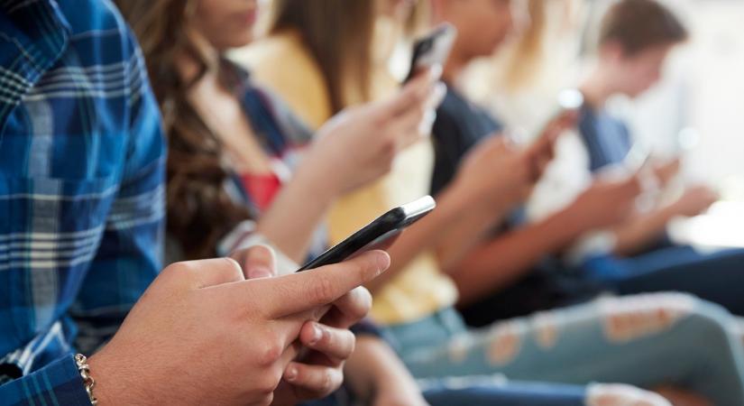 Drágább lesz a telefon és az internet: mutatjuk, ki marad ki az emelésből