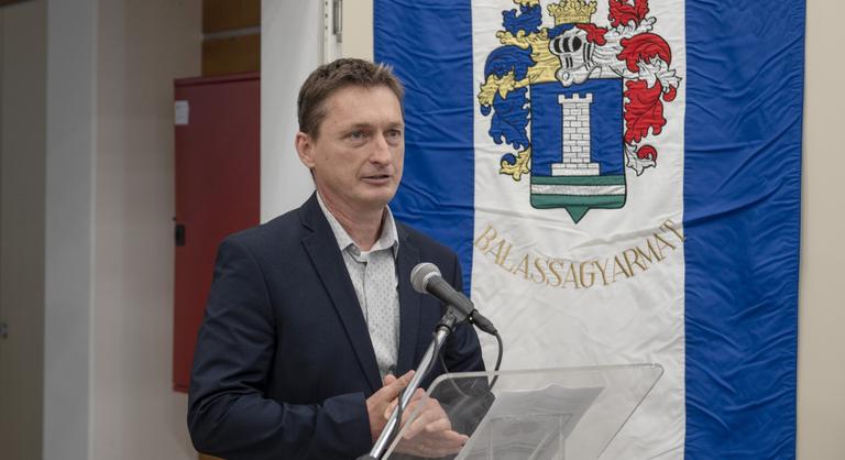 37 év után kilépett a Fideszből Balassagyarmat polgármestere