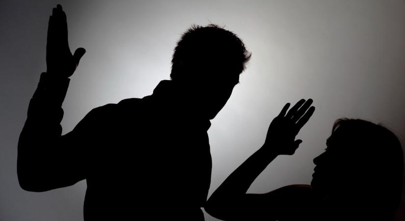Segítséget sem kérhetett: bezárta és megverte várandós párját