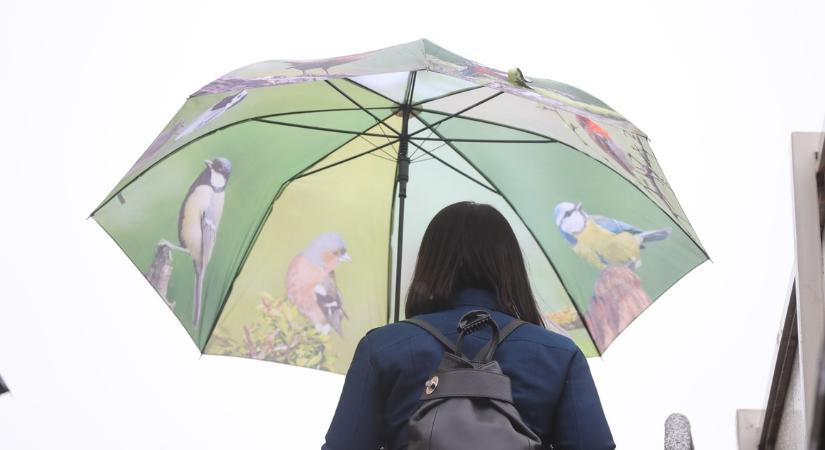 Zivatarok érkeznek, jégeső is jöhet - tartós csapadék lesz a hétvégén