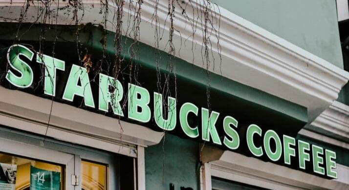 Leépítés és irodabezárások a Starbucksnál – Háromszáz dolgozót érint a döntés