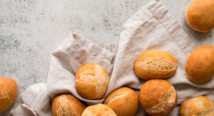 5 hozzávaló, 30 perc: így készül a tökéletes reggeli zsemle