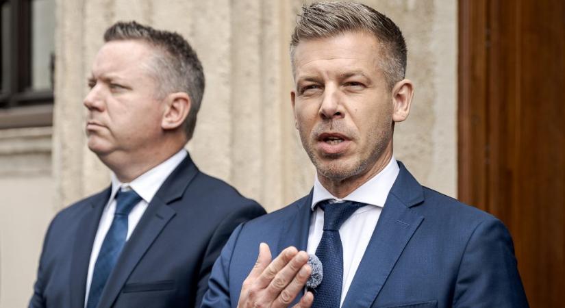 Tizenhárom államtitkárt menesztettek péntek este