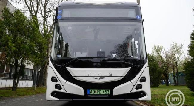MÁV-csoport: sikeresen vizsgázott a két e-busz a komáromi helyi közlekedésben