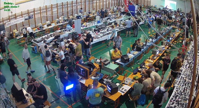 Retró számítógépek és veterán autók várják a látogatókat a BRSZK-n (galéria)