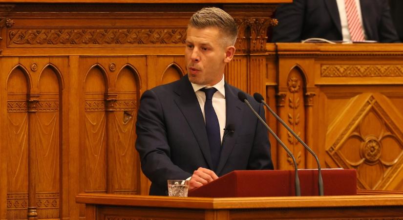 Súlyos hírek érkeztek: 13 államtitkárt menesztettek, péntek este jött a hír