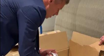 Herendi porcelánt küldtek Magyar Péternek, de szerinte ez nem az, amit Lázár Jánosék vittek el a minisztériumból