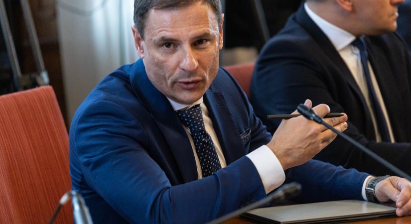 „Bence, ekkora hülyeséget, amit összehordtál, én már nem bírom hallgatni… vége a Fidesznek, ezzel vége, miattatok”