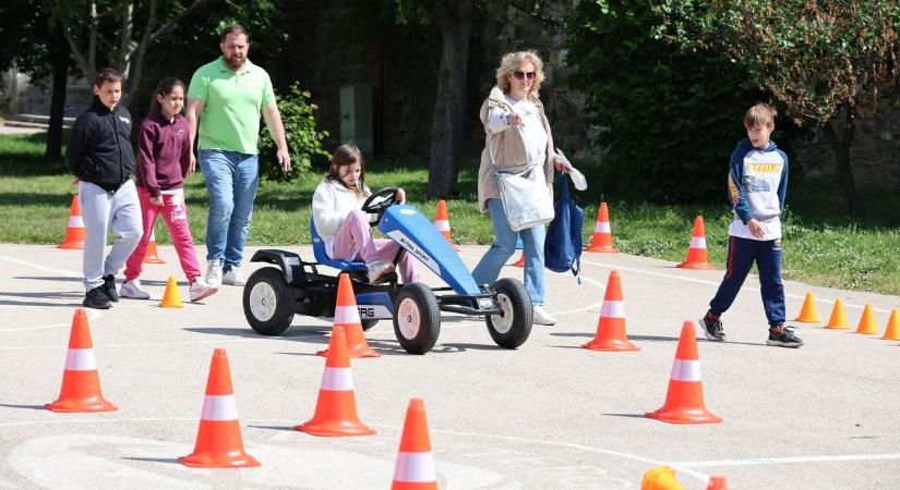 Nem akármilyen vetélkedő zajlott a Duna-parton: a rendőrök is mosolyogtak