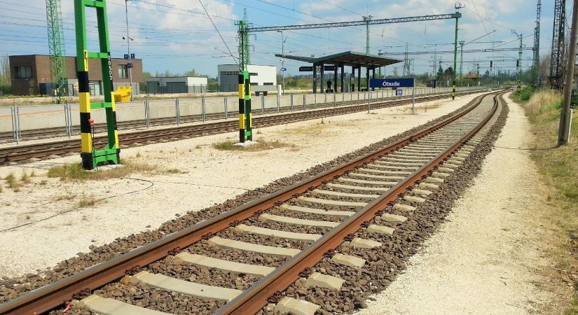Halálra gázolt egy egyetemista lányt a vonat Óbudán, a tragédiát a térfigyelő kamerák rögzítették