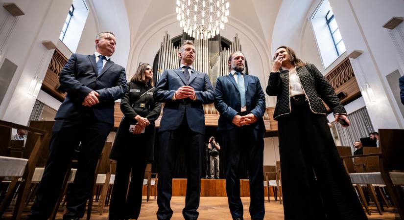 Bejutottunk a Karmelita kolostorba, aztán váratlanul felbukkant Havasi Bertalan