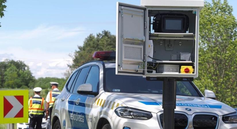 Szolgálnak és mérnek, egyre több helyen...– új traffi-boxot telepítettek a rendőrök