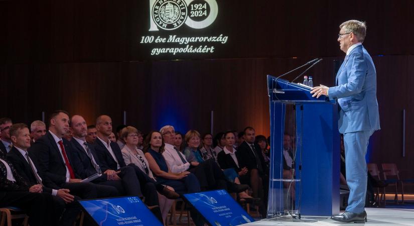 Krausz Ferenc alapítványa szakmai egyeztetést kezdeményez Magyar Péterrel, 261 milliárd forint a tét