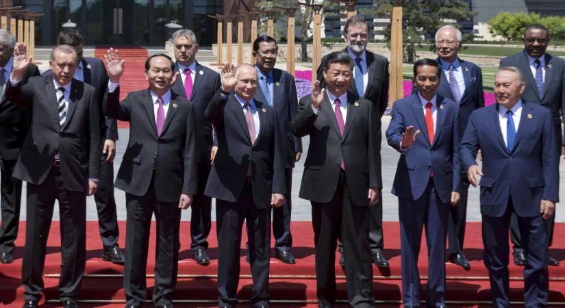 Trump után Putyin is Kínába utazik