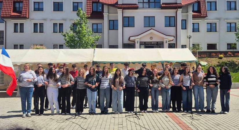 Európa-nap és „parasztolimpia” a Beregszászi Bethlen Gábor Líceumban - Határok nélkül, közösségben