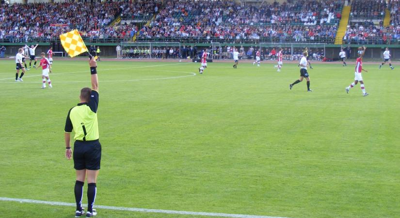 Befejezte a pályafutását a magyar játékvezető, aki az Arsenal meccsén is közreműködött