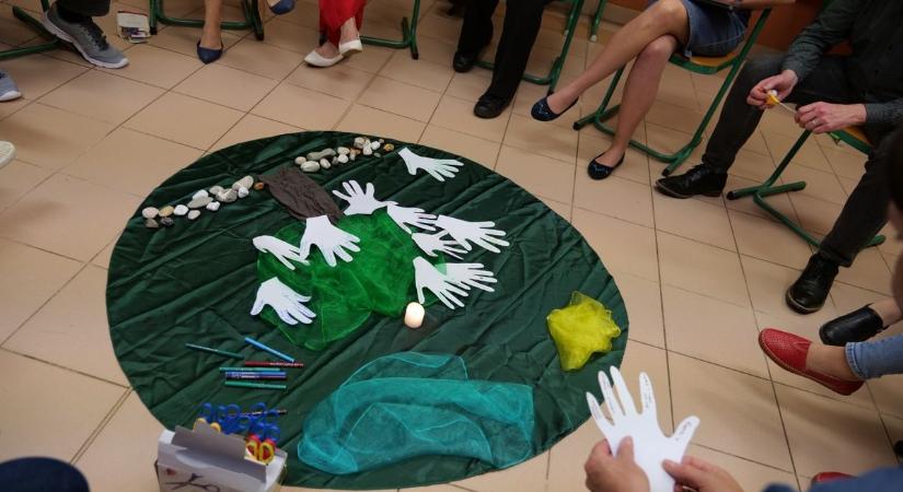 „Minden ember ajándék” – nem mindennapi program a Pécsi Refiben