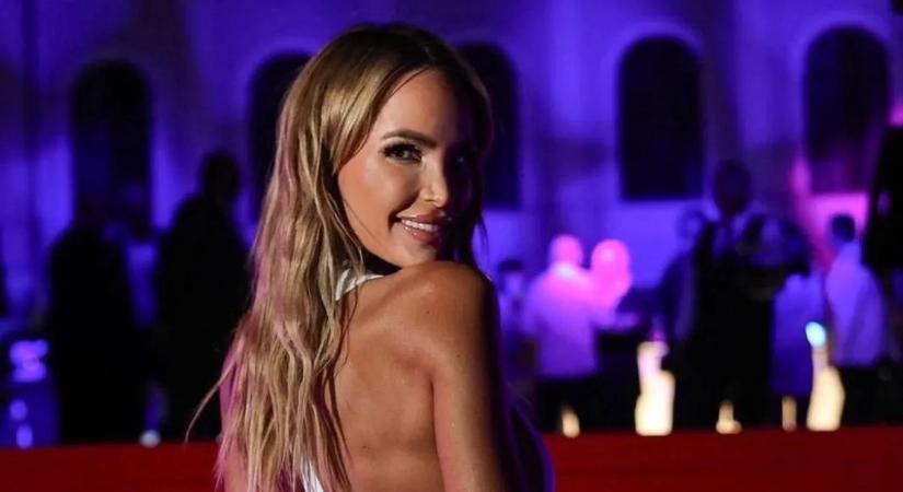 Lehetetlen máshova nézni: talpig hófehérben villantott szexi dekoltázst Zimány Linda