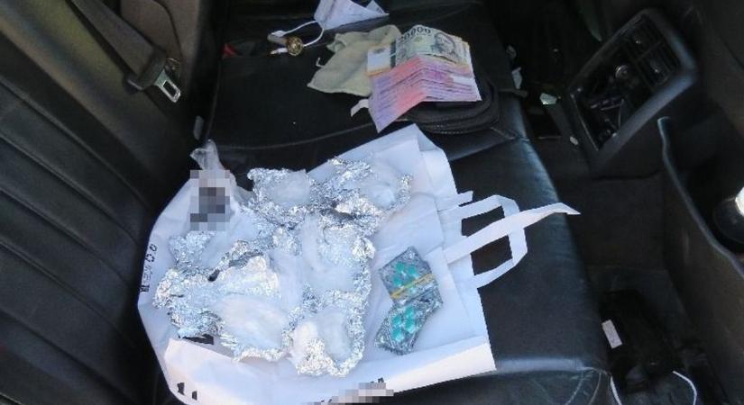 Óriási fogás: több mint fél kiló kábítószert foglaltak le a vasi rendőrök - fotók