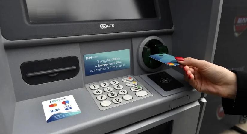 Elképesztő dolog történt a bankautomatáknál, azonnal jöttek a mentők