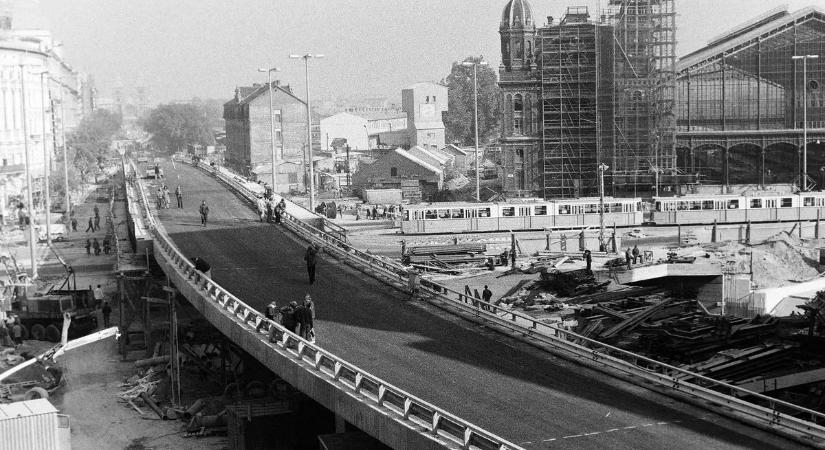 Közel fél évszázad után tűnhet el a térképről a Nyugati téri felüljáró – fotók az építéséről