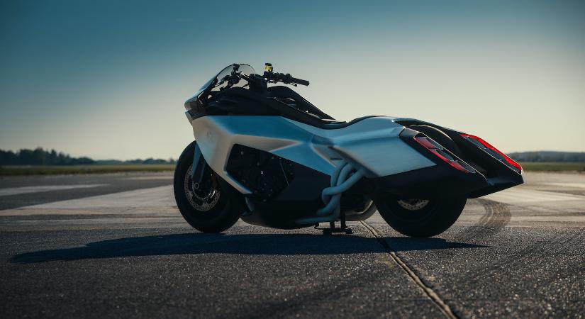 BMW Motorrad Vision K18: brutális hathengeres koncepcióval sokkolt a BMW a Comói-tónál