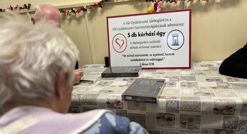 Jó adni – korszerű kórházi ágyakat kapott a sárbogárdi idősek otthona