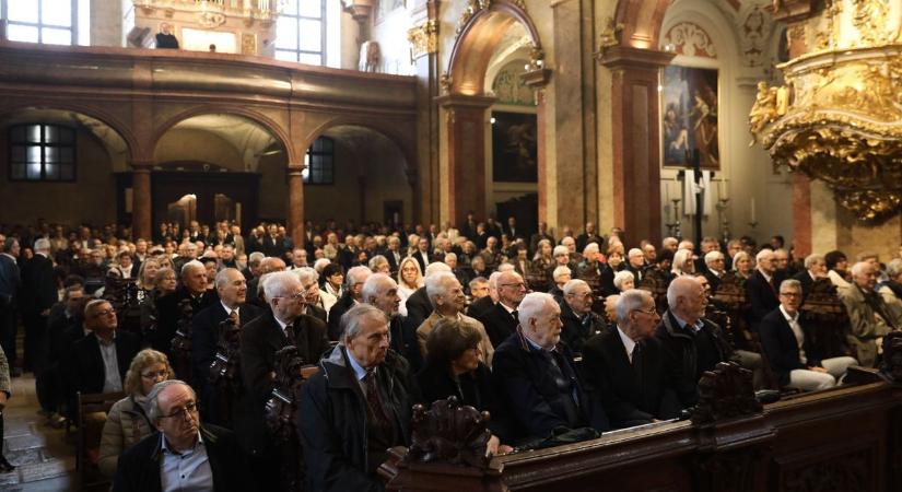 Osztálytalálkozók a 400 éves győri bencéseknél - fotók