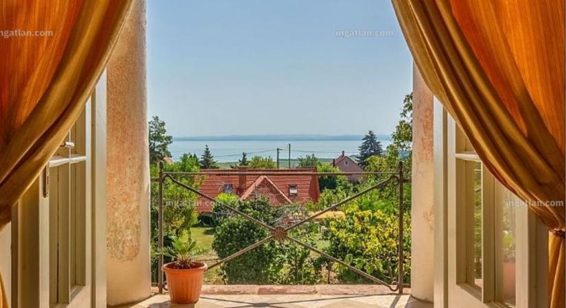 Balatoni álomingatlan került a piacra: saját park és panoráma is jár hozzá (galéria)