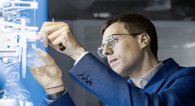 A Porsche és a Festo is behúzta a kéziféket – ez történt a 20. héten
