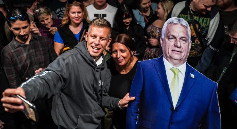 Magyar Péter: Bizarr, hogy az újságírókat áttelelt poloskáknak nevező Orbán a sajtószabadságért aggódik