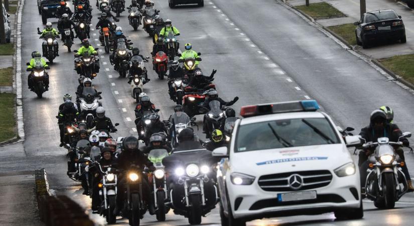 Idén is felvonultak a motorosfesztiválon - Kakas, béka a nyeregben, az eső sem volt akadály - XXL galéria, videó