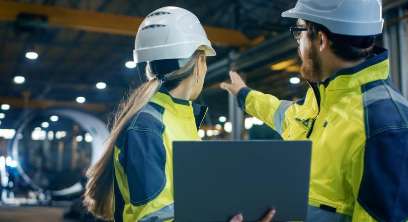Nem talál embert a piac: technikusokért és szakmunkásokért harcolnak a cégek