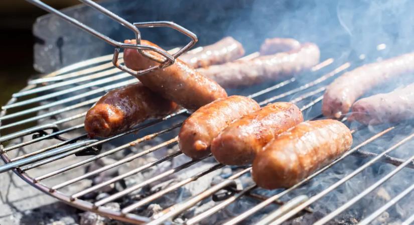 Mentőhelikopter vitte kórházba a grillezés közben súlyosan megégett kisfiút
