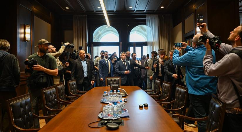 Bejártuk a bukott hatalom központjait Magyar Péterrel