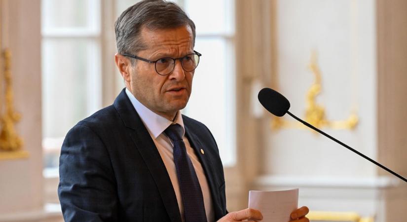 Kiritkák kereszttüzében Magyar Péter a Krausz Ferencről hozott döntése miatt – „Így nem lehet felbontani a szerződést”