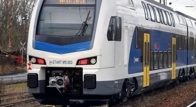 Nagy erőkkel keresik az eltűnt 57 éves férfit, akit egy budapesti vonaton láttak utoljára