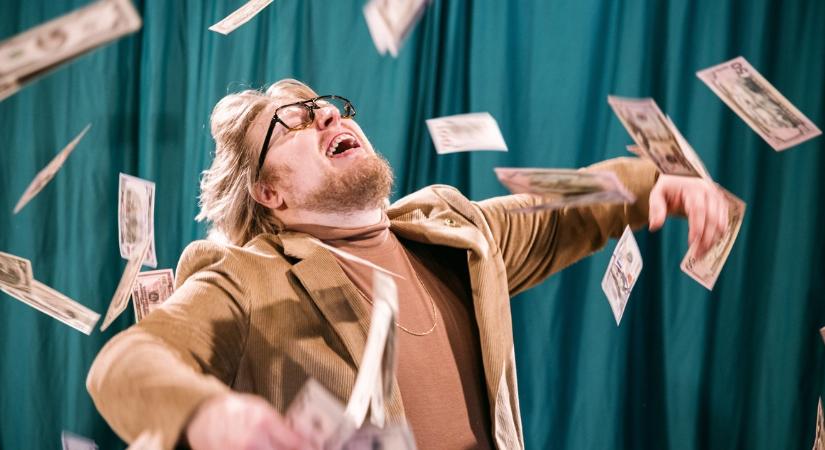 Hihetetlen történet, hatalmas összeget nyert egy utas a Ryanair kaparós sorsjegyével