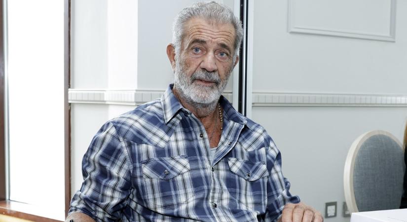 A 70 éves Mel Gibson egy 26 évvel fiatalabb olasz színésznővel romantikázott Rómában – fotón a pár
