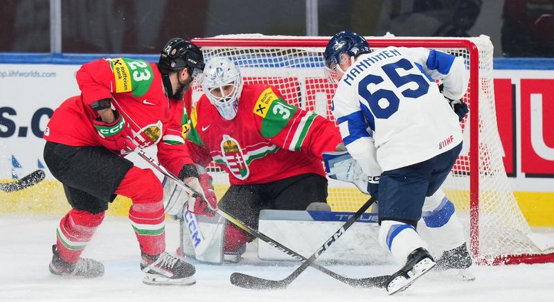 Egy harmadon át tartotta magát a hokiválogatott az első vb-meccsén, végül 4-1-re nyertek a finnek
