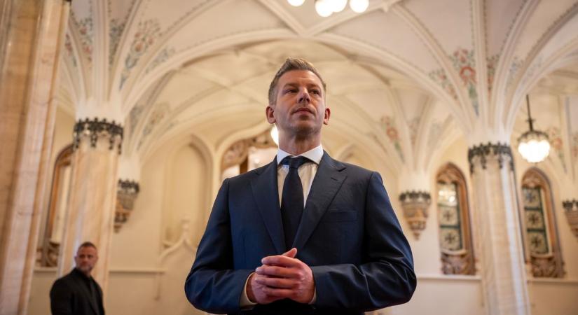 Teljes fordulat: Magyar Péter nem bírja kirúgni Havasi Bertalant, hatalmas hibát követett el – az Orbán-kormány nevet az egészen
