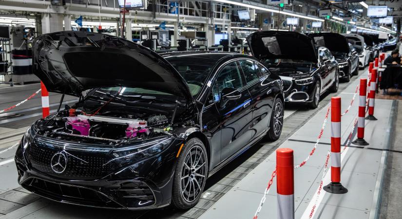 Autógyárakból hadiüzemek? A Mercedes is beszállhat a fegyvergyártásba