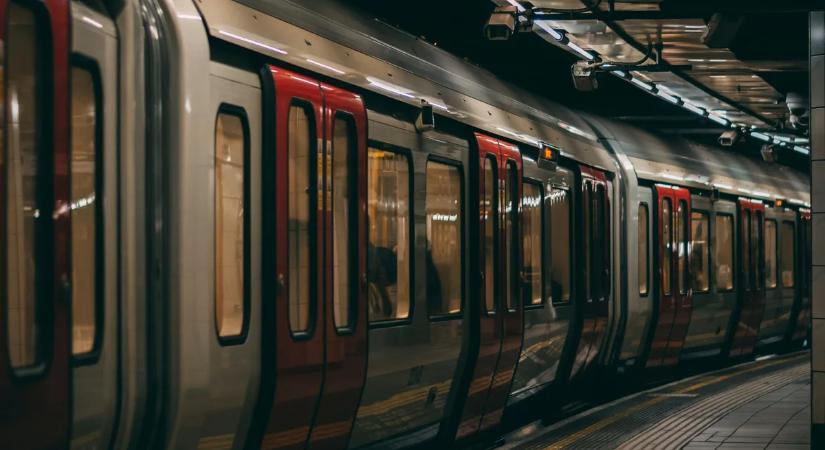 Horror a metróban: Bedarálta a mozgólépcső a 40 éves férfit, az utasok simán elsétáltak mellette