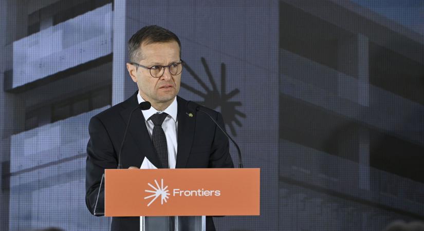 Magyar a Nobel-díjas kutatónak: utalja vissza a 22 milliárdot!