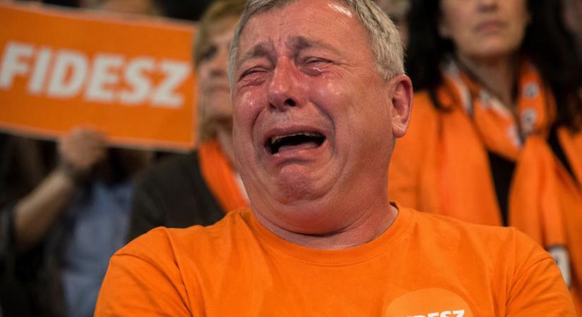 Hullanak a fideszes propagandalapok: két közpénzszivattyúval kevesebb