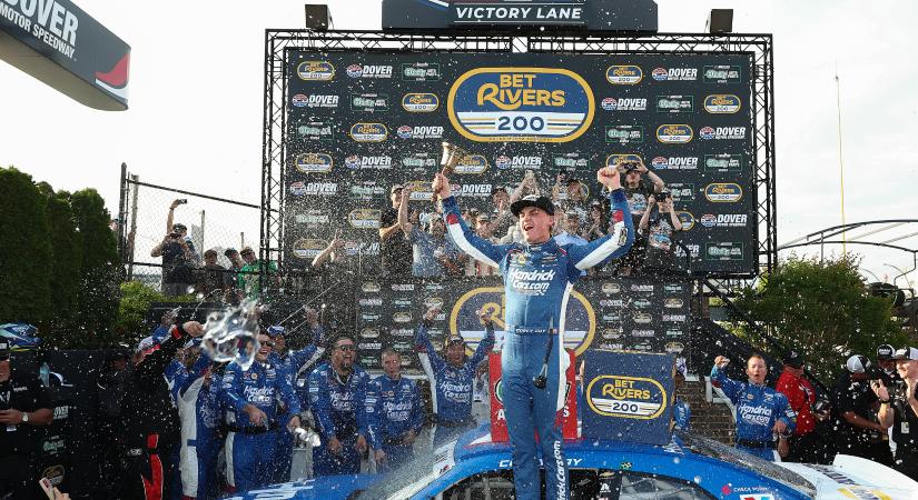 Megszerezte második NASCAR-győzelmét a nemrég még közellenségnek tartott Corey Day