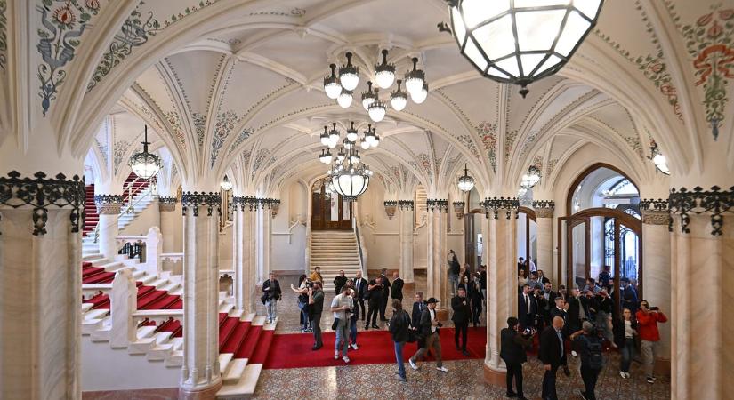 És akkor megláttuk, milyen a fideszes belsőépítészet