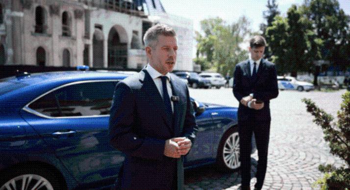 Kék Skoda Superb marad Magyar Péter szolgálati autója – Megnéztük, mit tud az autó